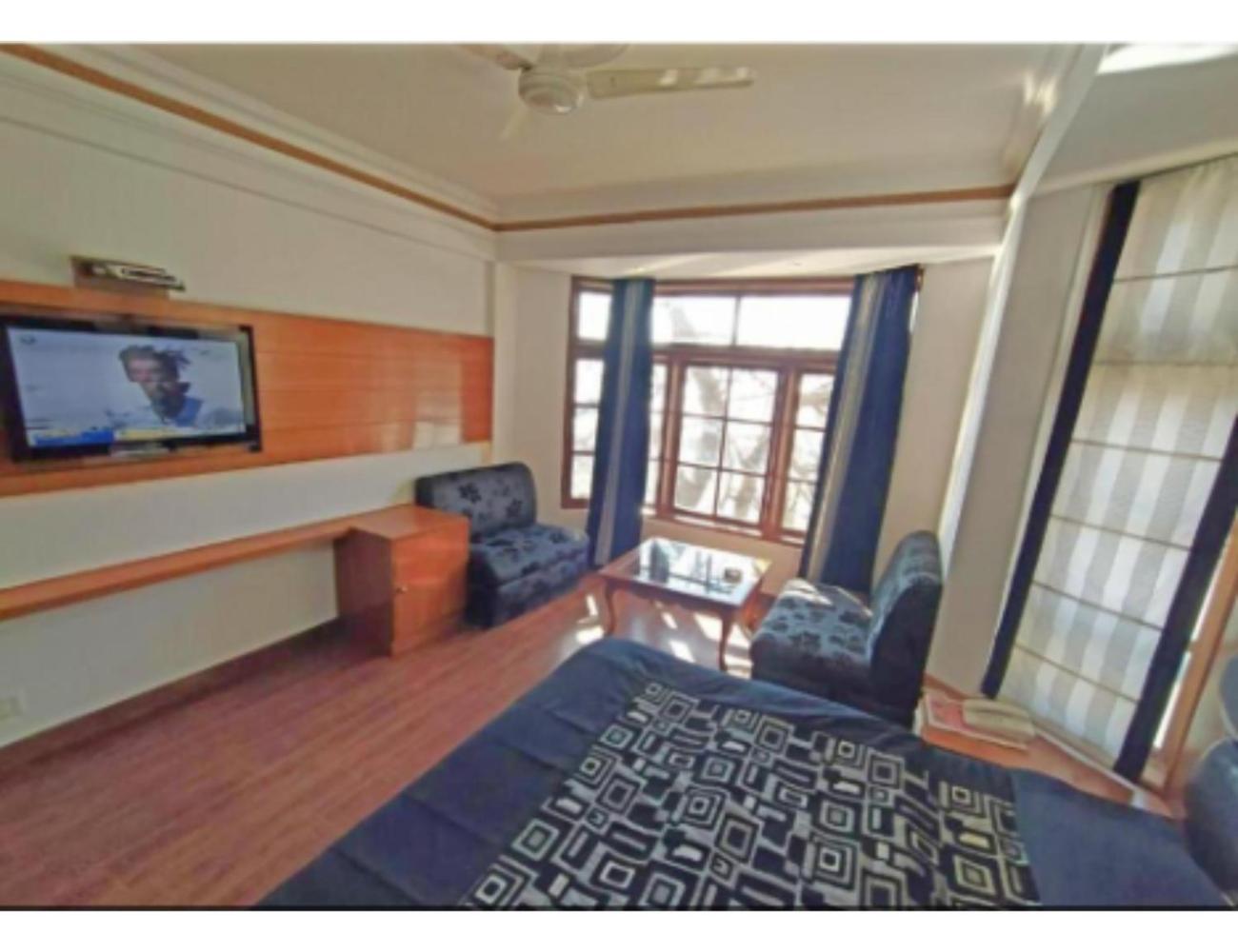 Hotel Horizon Near Picture Palace Bus Stand, ムスーリー エクステリア 写真