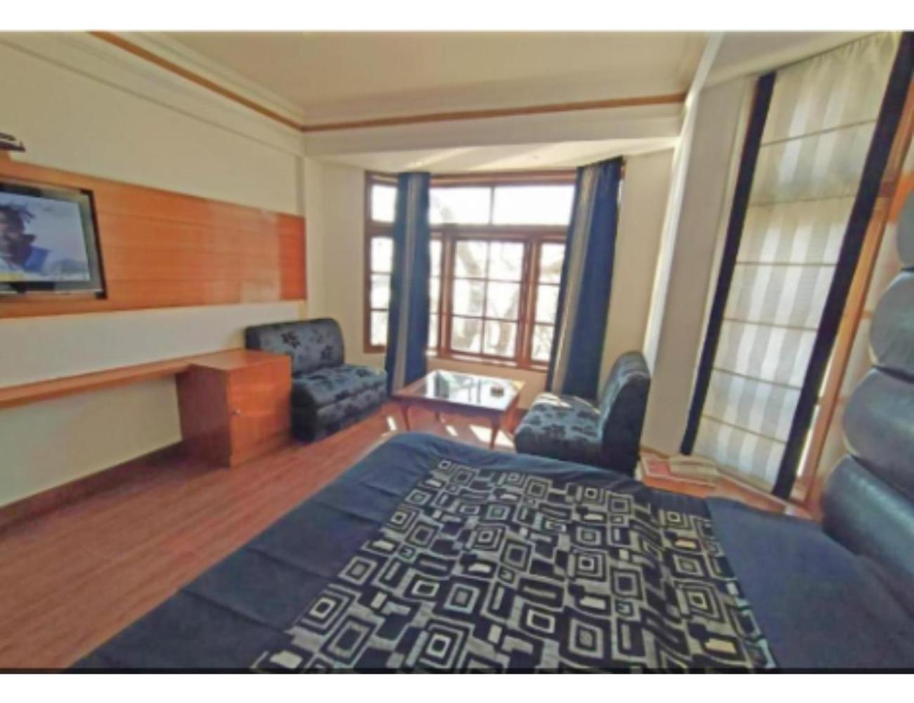 Hotel Horizon Near Picture Palace Bus Stand, ムスーリー エクステリア 写真